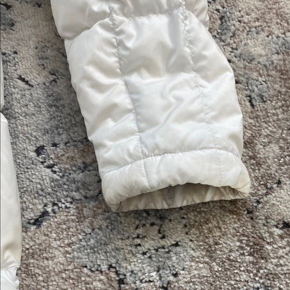 The North Face Women's White Puffer Coat - Picture 12 of 12